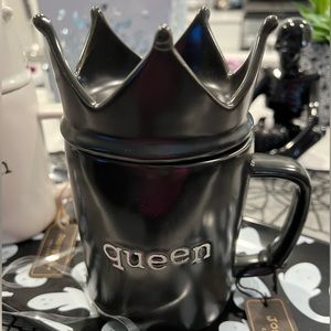 QUEEN ~ black coffee / tea mug with crown cover!!! 🖤🖤🖤